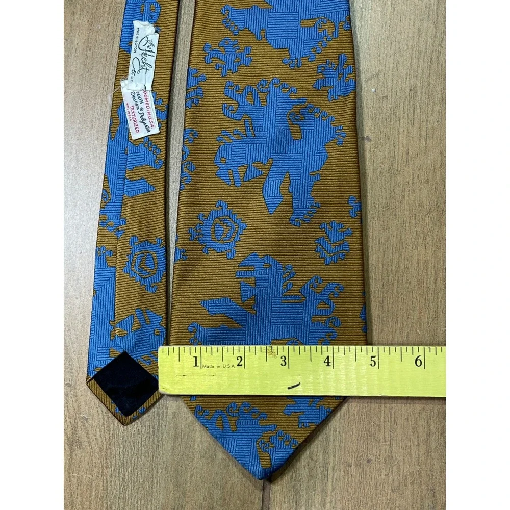 N/A vintage necktie